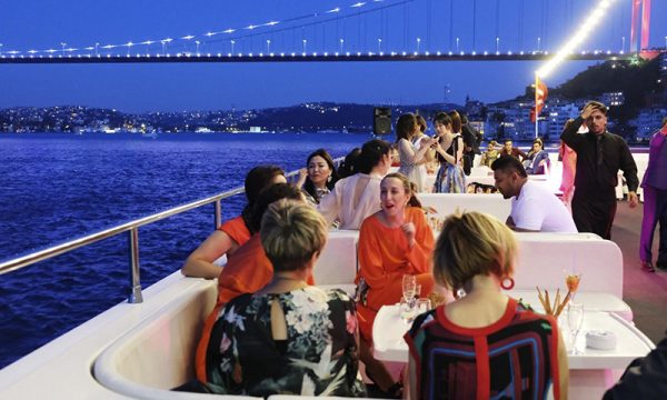 Crucero con Cena y Espectáculo